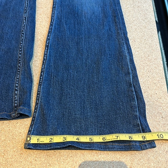 Women's premium NoEnd Blue Jeans, high rise flare - Picture 9 of 15